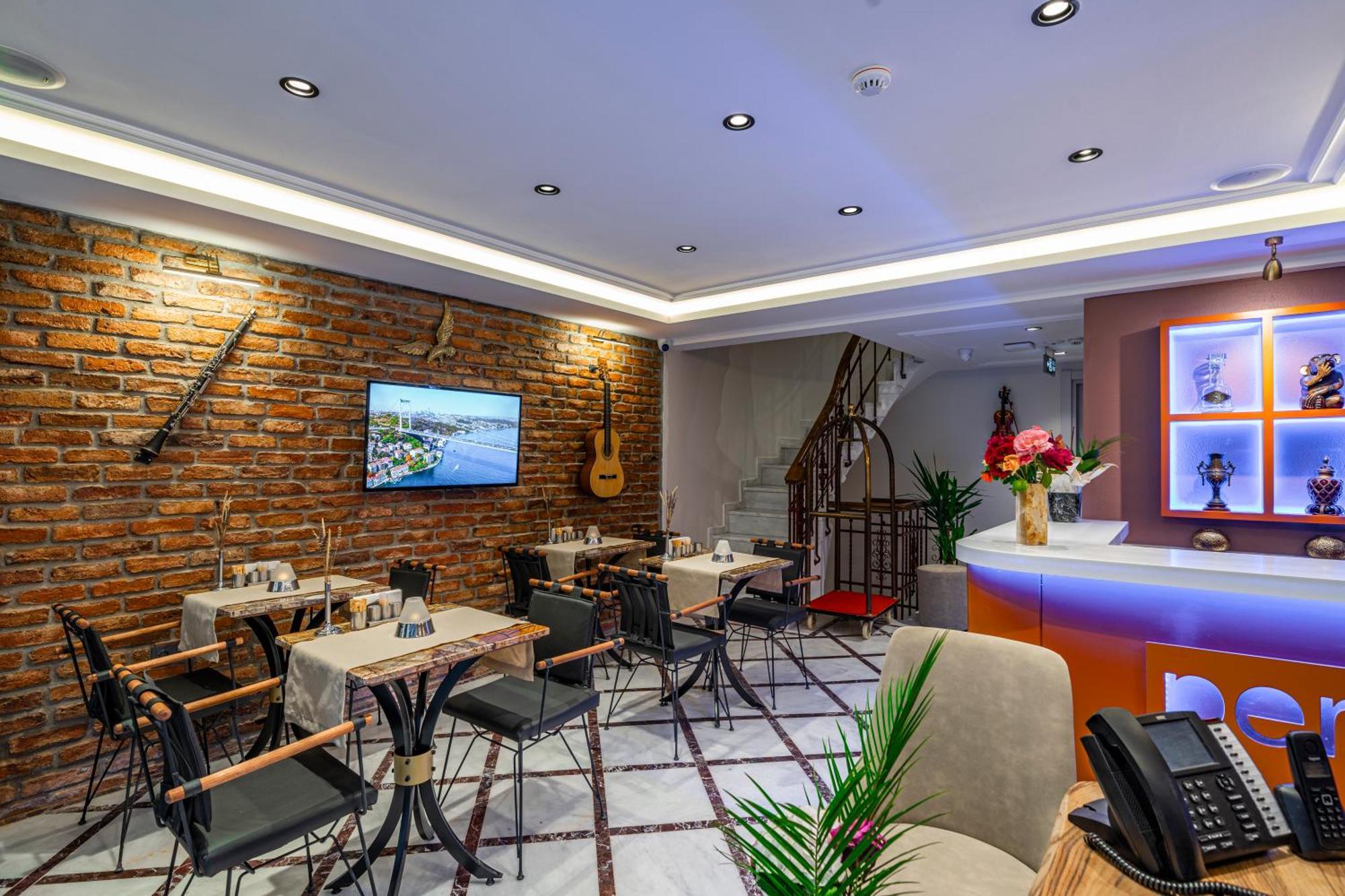 Pera Luna Premium Hotel Istanbul Exterior photo